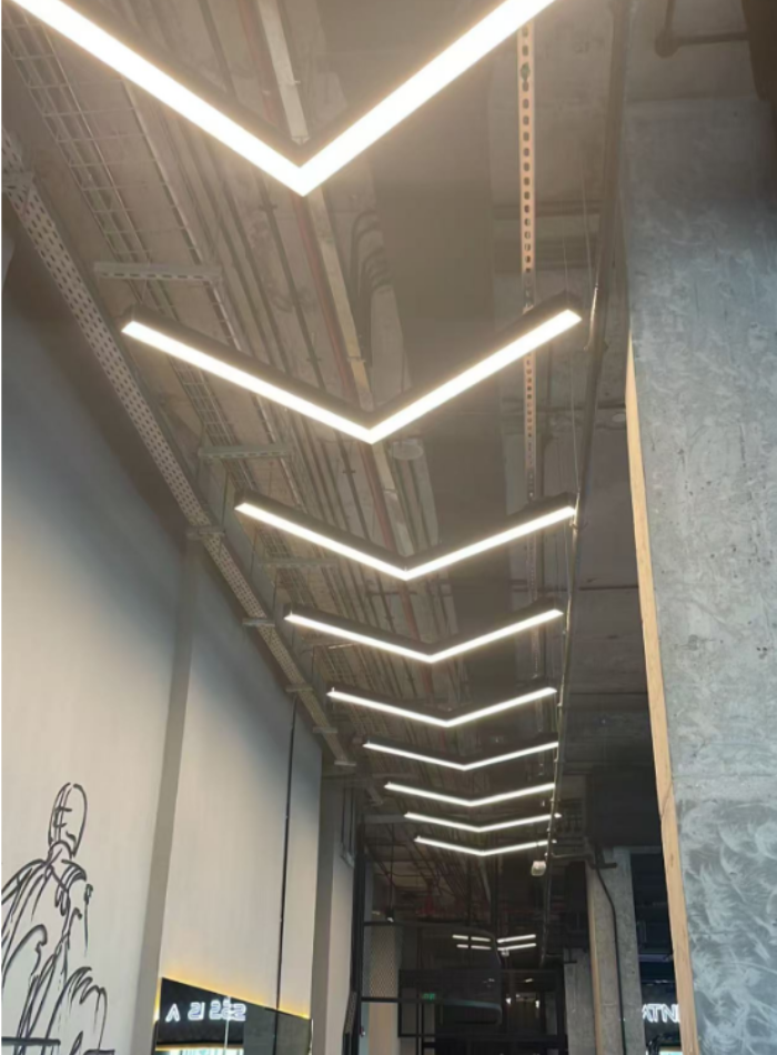 إضاءة LED خطية للمساحات التجارية - صالة الألعاب الرياضية، المكتب، صالة العرض، إضاءة السوبر ماركت