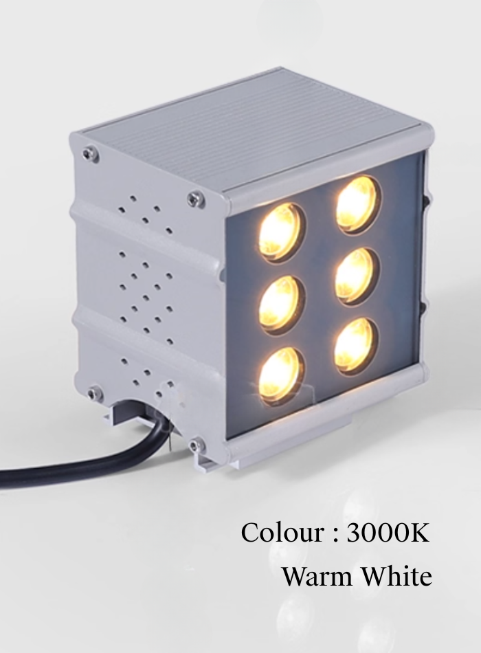 مصباح حائط LED مربع بإضاءة للأعلى والأسفل مثبت على واجهة مبنى خارجي