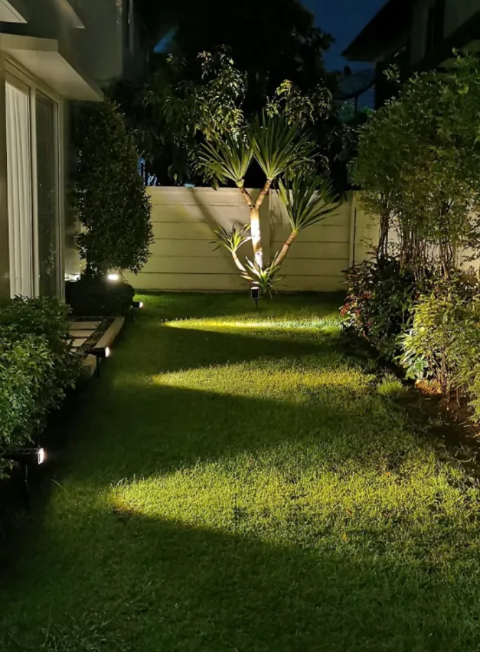 Solar lawn light for tree and garden decoration